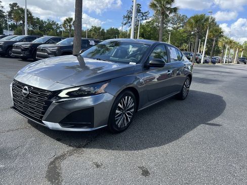 Used 2024 Nissan Altima 2.5 SV image 5