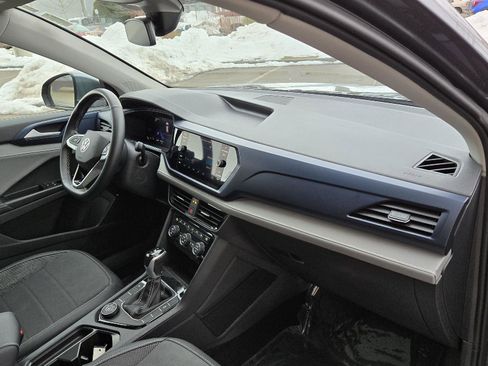 Used 2024 Volkswagen Taos SE image 17