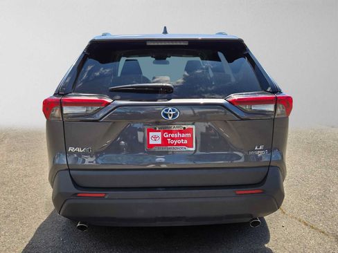 Used 2022 Toyota RAV4 LE AWD/4WD image 5