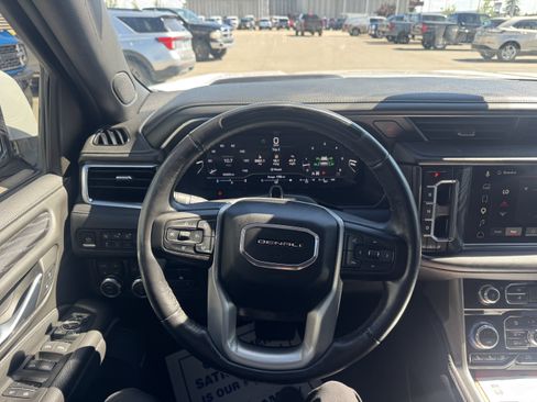 Used 2023 GMC Yukon Denali w/ Denali Reserve Package AWD/4WD image 9