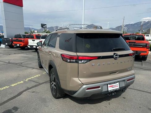 Used 2023 Nissan Pathfinder Platinum AWD/4WD image 9