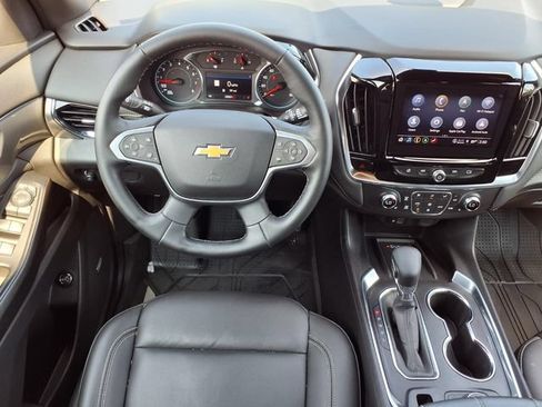 Used 2023 Chevrolet Traverse LT w/ LT Premium Package AWD/4WD image 5