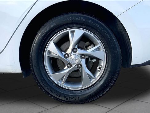 Used 2021 Hyundai Elantra SE FWD image 11