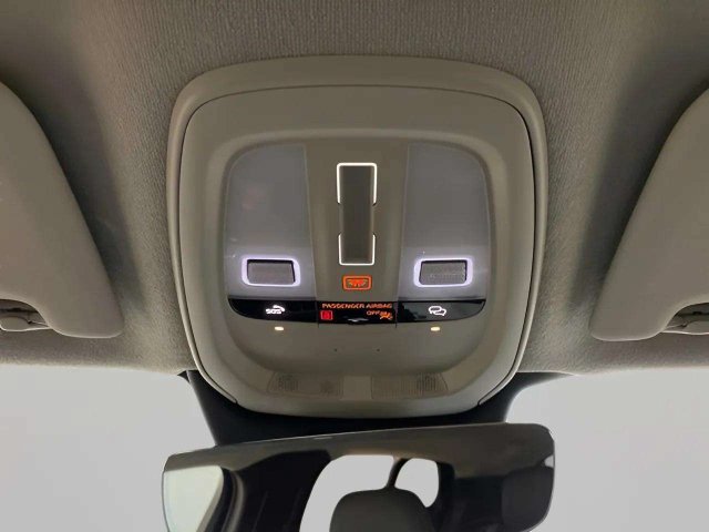 Used 2025 Volvo XC40 B5 Plus AWD/4WD image 57