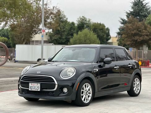 Used 2019 MINI Cooper 4-Door Hardtop w/ Signature Upholstery Package image 3