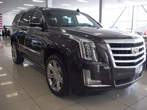 Used 2018 Cadillac Escalade Premium Luxury image 1