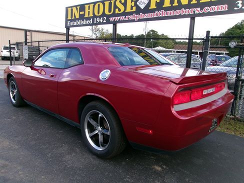Used 2010 Dodge Challenger SE image 10