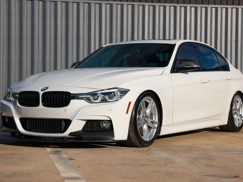 Used 2018 BMW 330i Sedan w/ M Sport Package image 4