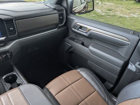 Used 2025 Chevrolet Silverado 1500 High Country w/ High Country Premium Package AWD/4WD image 22