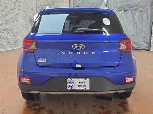 Used 2025 Hyundai Venue SEL image 5