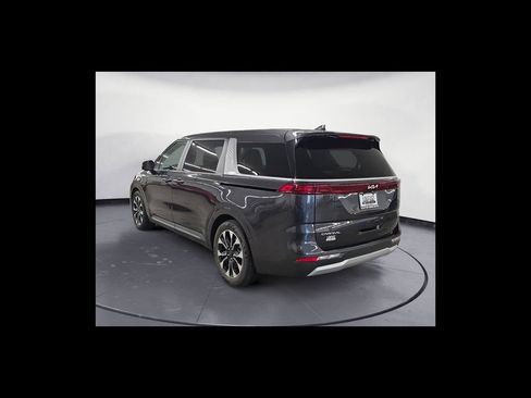 Used 2024 Kia Carnival EX FWD image 4