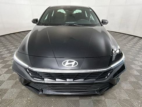 Used 2025 Hyundai Elantra SEL FWD image 8