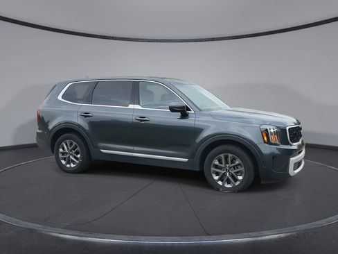 Used 2024 Kia Telluride LX FWD image 2