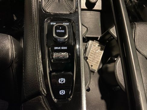 Used 2017 Volvo XC90 T6 Momentum w/ Vision Package image 35