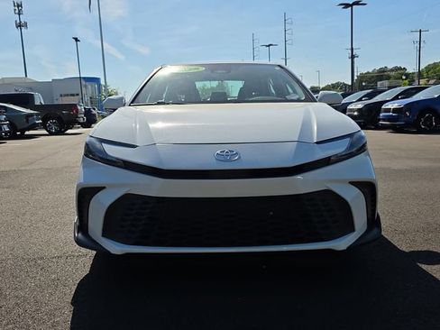 Used 2025 Toyota Camry SE FWD image 8