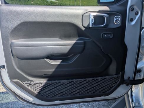 Used 2024 Jeep Wrangler Unlimited Sport AWD/4WD image 7