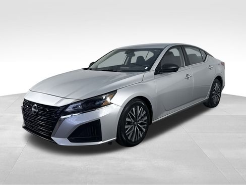 Certified 2024 Nissan Altima 2.5 SV image 1