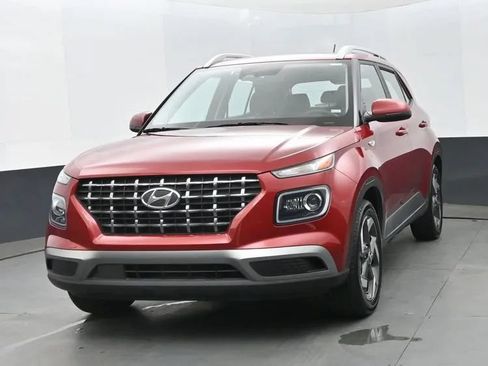 Used 2025 Hyundai Venue Limited FWD image 1