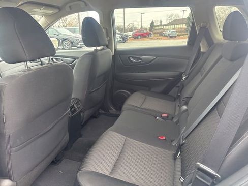 Used 2017 Nissan Rogue SV w/ SV Premium Package image 10