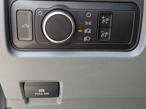 Used 2025 Ford F250 XL w/ 360-Degree Camera Package RWD image 27
