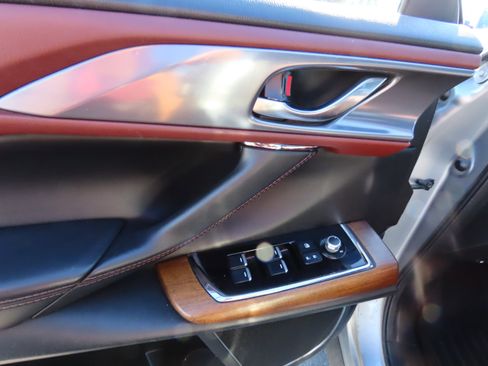 Used 2018 MAZDA CX-9 Signature image 23