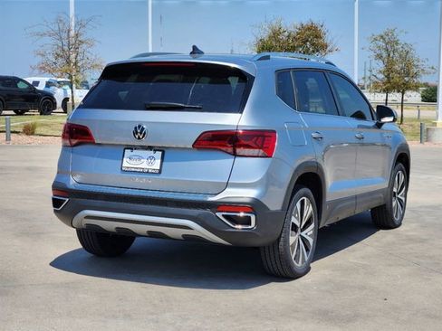 New 2024 Volkswagen Taos SE image 3