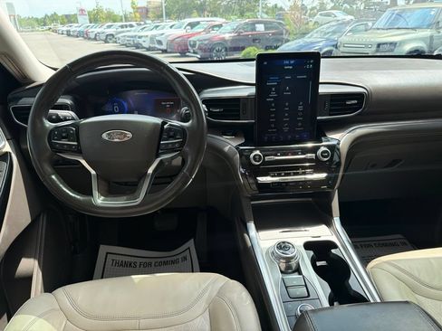 Used 2023 Ford Explorer Platinum w/ Technology Package AWD/4WD image 22