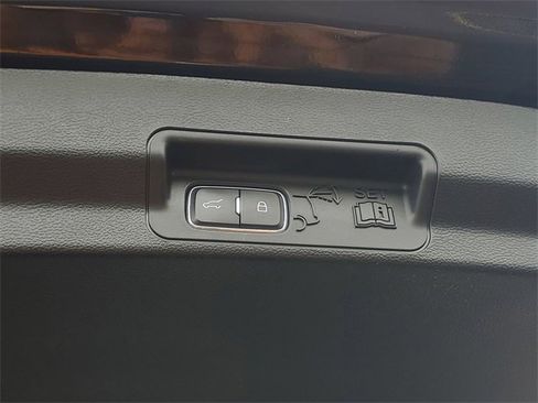 Certified 2022 Ford Explorer Limited w/ Limited Technology Package image 9