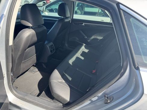 Used 2017 Volkswagen Passat 1.8T SE image 7