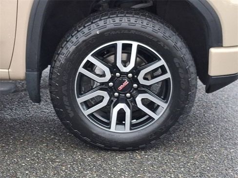 Used 2023 GMC Sierra 1500 AT4 w/ AT4 Preferred Package image 8