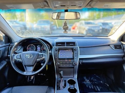 Used 2016 Toyota Camry SE w/ Moonroof Package FWD image 20