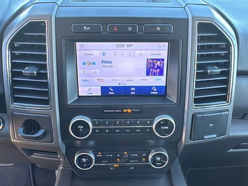 Used 2021 Ford Expedition XLT image 18