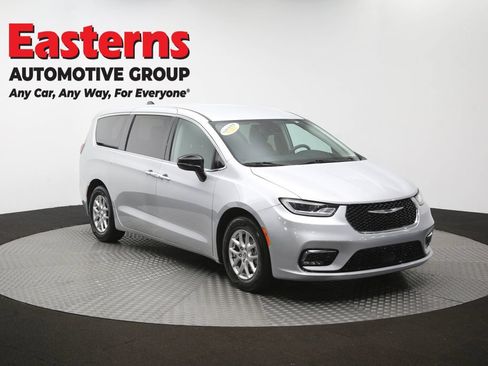 Used 2024 Chrysler Pacifica Touring-L FWD image 51