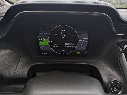 Used 2022 Chevrolet Bolt EUV LT w/ Convenience Package FWD image 2
