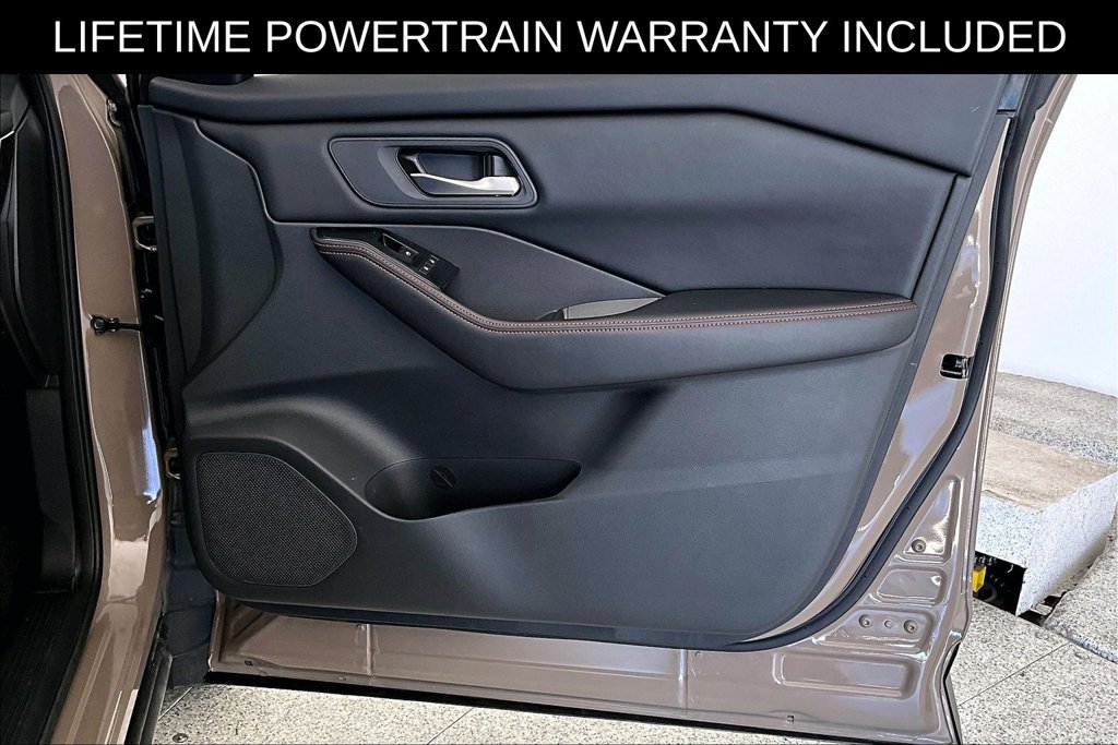 Used 2025 Nissan Rogue SV AWD/4WD image 24