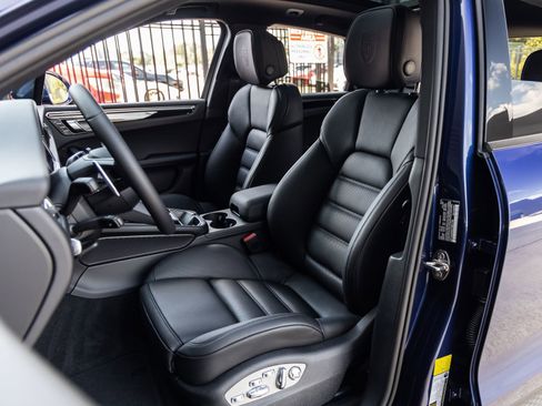 Certified 2026 Porsche Macan AWD/4WD image 5
