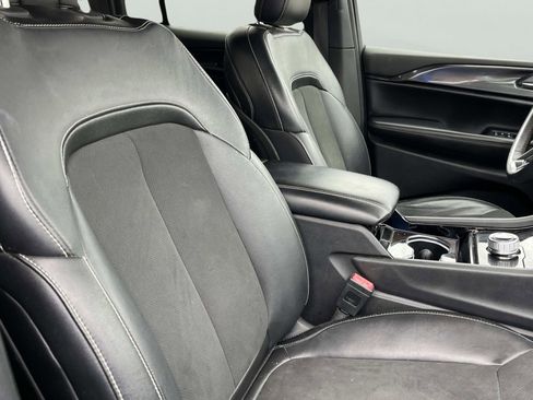 Used 2023 Jeep Grand Cherokee Altitude image 24