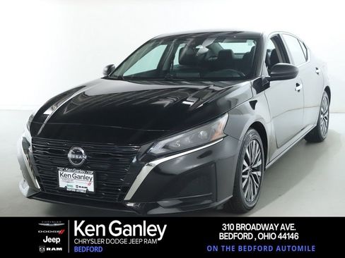Used 2025 Nissan Altima 2.5 SV FWD image 1