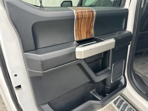 Used 2019 Ford F150 Lariat w/ Equipment Group 502A Luxury AWD/4WD image 17