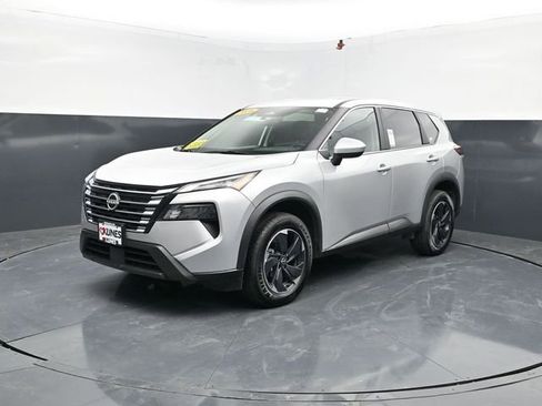 Used 2025 Nissan Rogue SV AWD/4WD image 4