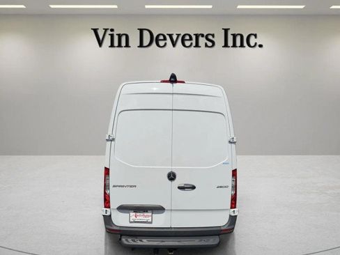 Used 2024 Mercedes-Benz Sprinter 2500 image 7