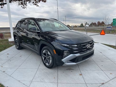 Certified 2025 Hyundai Tucson SEL FWD image 2