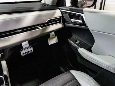 New 2025 Mitsubishi Outlander SE image 20