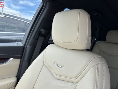 Used 2018 Cadillac XT5 Luxury w/ Driver Awareness Package image 23