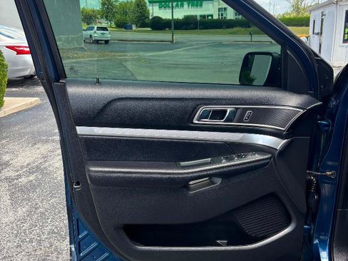 Used 2016 Ford Explorer XLT w/ Equipment Group 202A AWD/4WD image 11