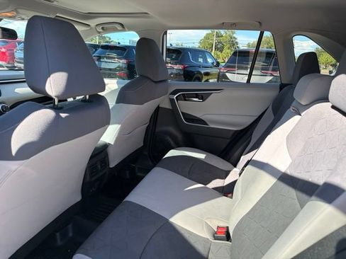 Used 2020 Toyota RAV4 XLE w/ Convenience Package FWD image 18