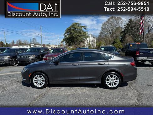 Used 2015 Chrysler 200 Limited image 1