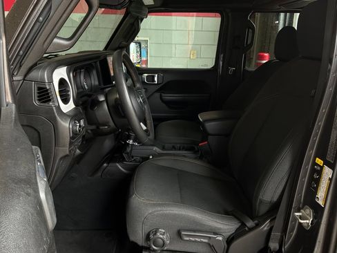 Used 2025 Jeep Wrangler Unlimited Sport AWD/4WD image 9