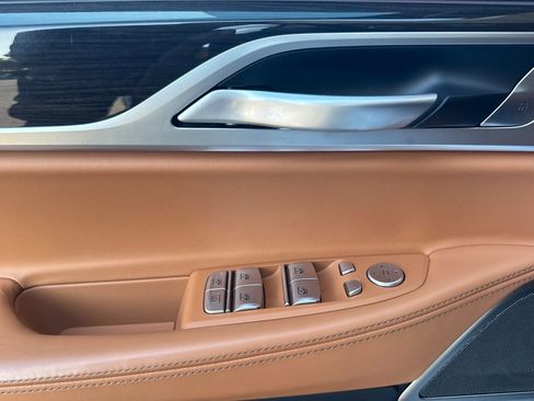 Used 2022 BMW 740i w/ Premium Package image 12