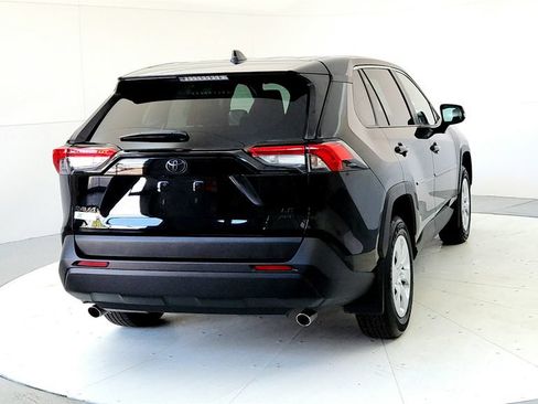 Used 2025 Toyota RAV4 LE AWD/4WD image 5